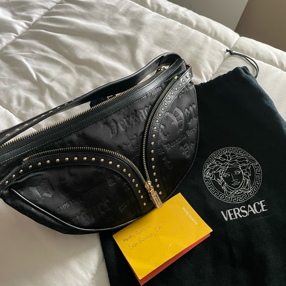 Versace half moon shoulder bag black with studs vintage 90’s - Picture 15 of 16